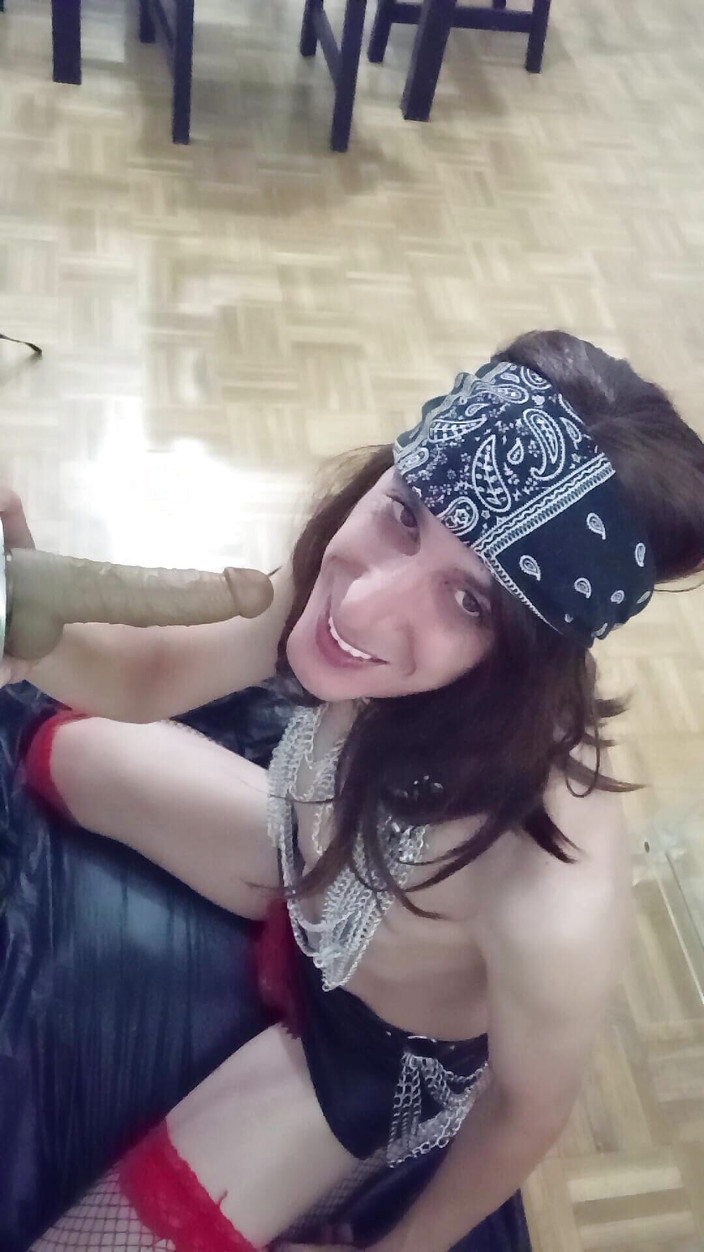 Penelopene27: クロスドレッサーサックディルドDeeptroath