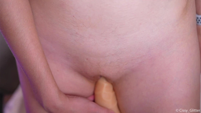 Cissy Glitter: 假阳具抽插特写