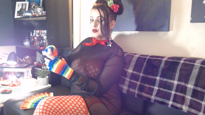 Abby Anna: Une MILF lesbienne qui fume dramatiquement