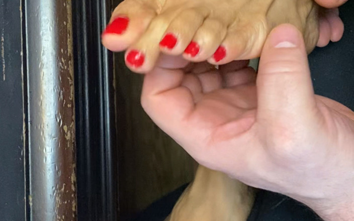 Naelor: 赤い足の爪おいしい小さな足