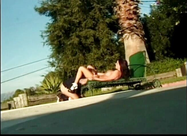 Analiscius: Pantat milf brunette foxy disodok