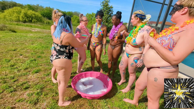 Savanna star: Bubbly Barefoot Babes Wet &amp; Wild Foot Fetish Fun