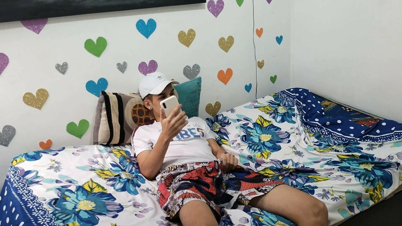 SarahErick: 수영장에 나를 동행하고 싶지 않았던 의붓여친이 나를 따먹고 내 얼굴에 사정해