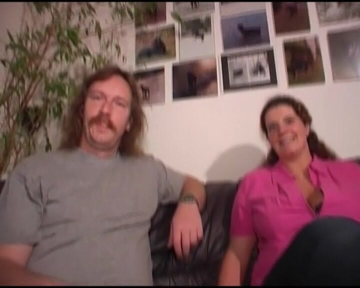 Deutsche Camgirls: Cette belle-mère allemande à forte poitrine sait sucer des bites