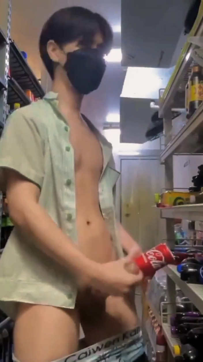 Louswee: Tentation de minuit au Mini Marché