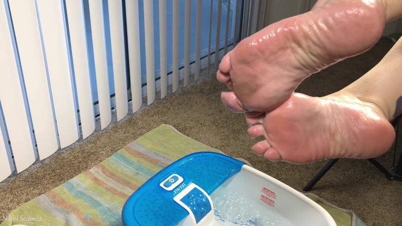 Nikki's Fetishes: Classer les callosités des pieds de Nikki