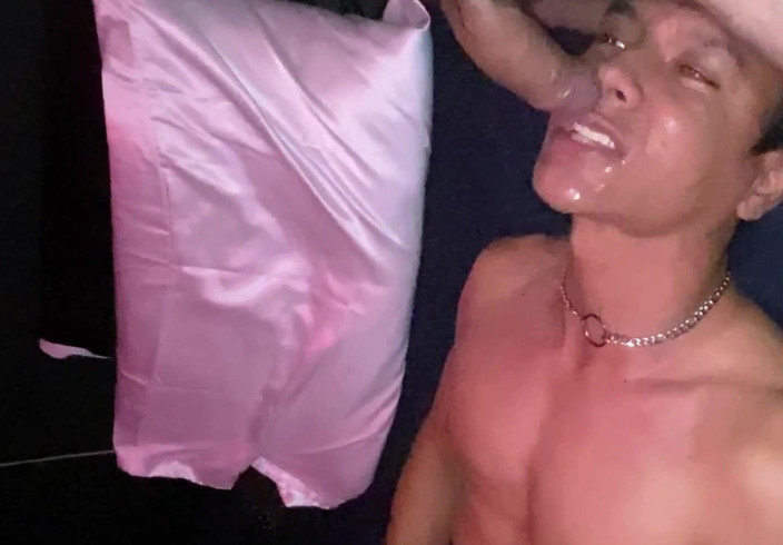 deepthroatec: 私の主人は私の口を突くことで快楽を与えてくれる