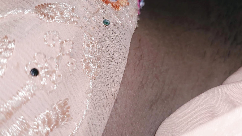 TomatoBig: 쪼이는 보지에 손가락을 대고 있는 의붓여친