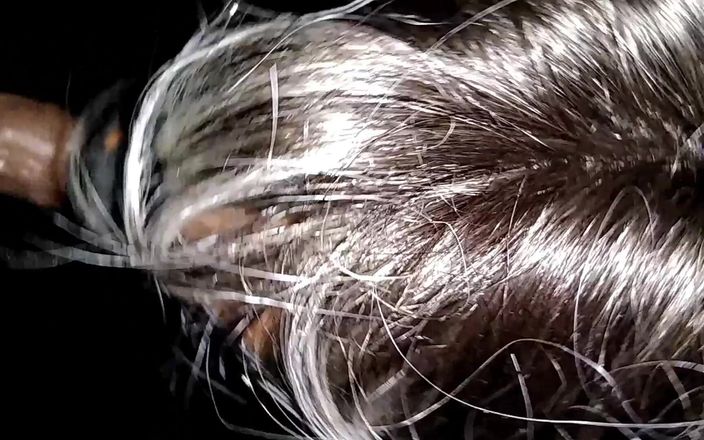 Sexsicouple: Moglie troia condivisa che si diverte nella cabina del gloryhole...