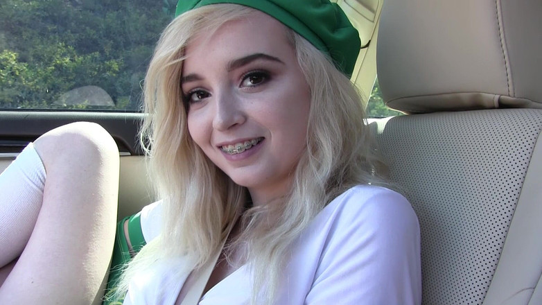 Perv Milfs n Teens: Lexi lore menarik celana dalam merah mudanya ke samping agar...