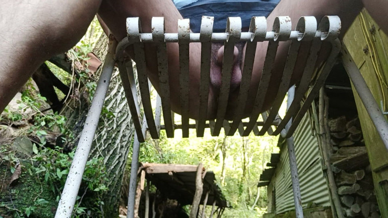 Kinky Guy: Мочитися на відкритому повітрі, хтось може насолоджуватися цим