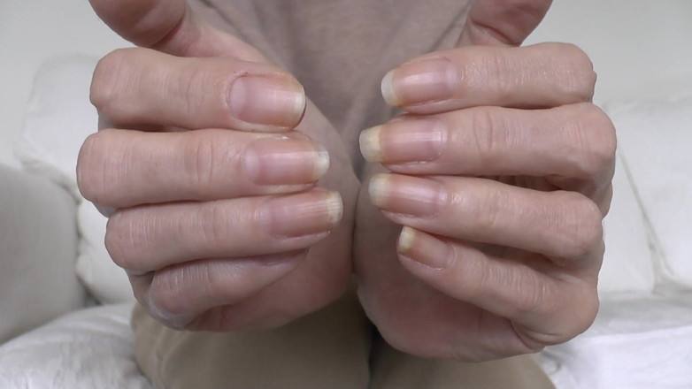 Lady Victoria Valente: Mani ed unghie bellissime ed eleganti presentate da Lady Victoria...