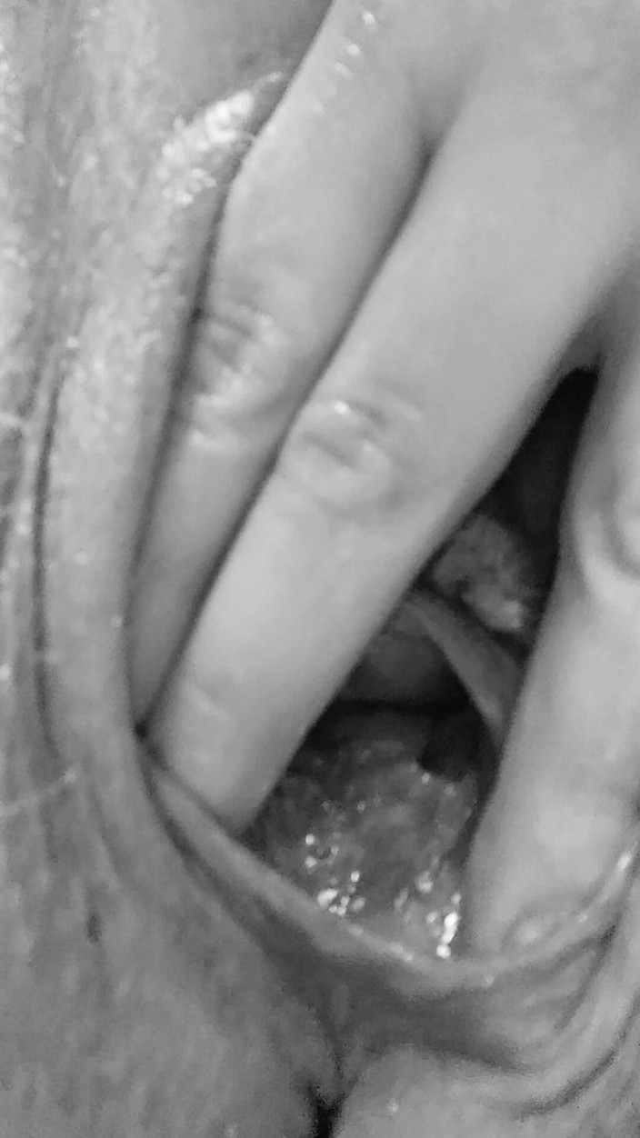 Misses Dickinson and Roughael: Tổng hợp tự sướng nóng bỏng