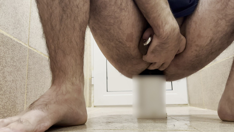 Weird-bisex: Prima volta con piercing su cazzo masturbazione anale ma spina 6.5"...