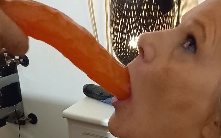 Milf-T: Máy bay bà già nóng bỏng bú sâu người đàn ông của...