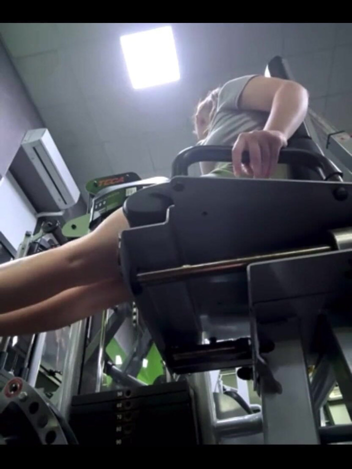JuiceLussie: Gym Masturbation: Horny Beauty in the Fit Gym Massages Her...