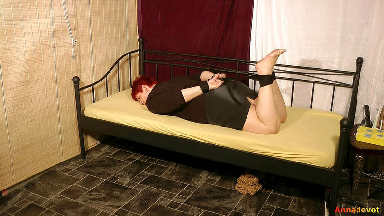 Anna Devot: Annadevot - požadavek uživatele: zlechtané svázané nohy