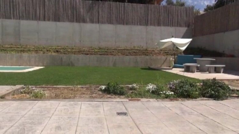 Krakenhot: Homemade video of a submissive housewife outdoor makes me blowjob...