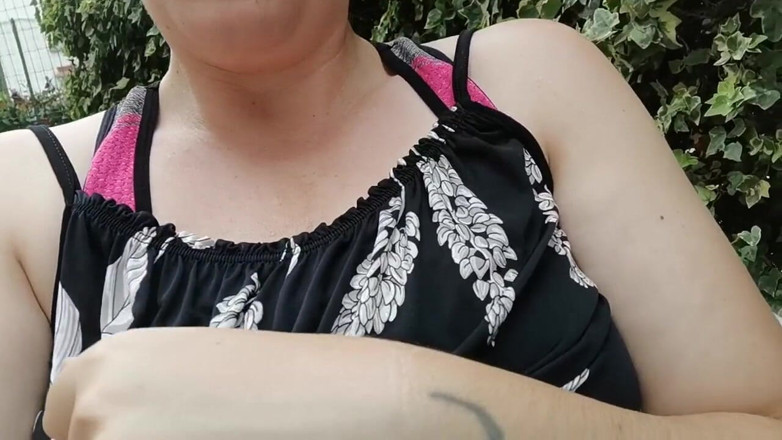 Nicoletta Embassi: Great outdoor squirting session