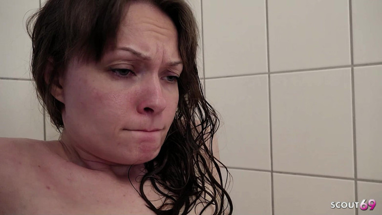 Scout69: Chica tímida alemana seduce a su primera vez sexo lésbico...