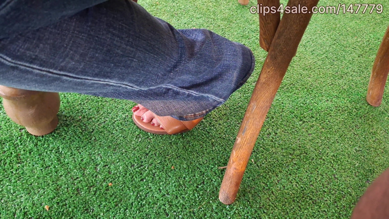 Foot Patrol: Ebony MILF with Pretty Feet at Saturday Party in Salamander
