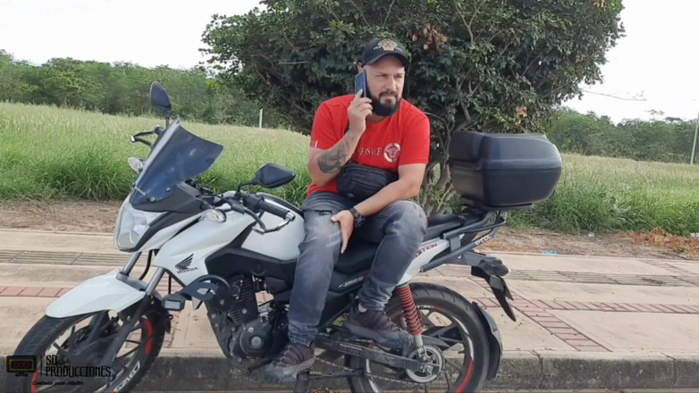 markus: 私の友人は私の夫に復讐するために私の猫をファックします-中出し-スペイン語のポルノ