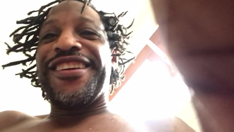 Clarkes Boutaine: 私は彼女にリリースしてほしいと懇願しました。Bombomd4 と Clarkes Boutaine