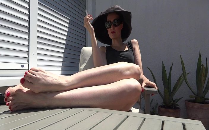 Lady Victoria Valente: Barefoot hat lady smokes on the terrace