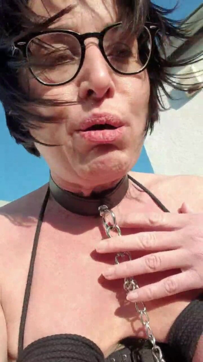 JulieEroticDress: Squirt auf meinem balkon mit corsette