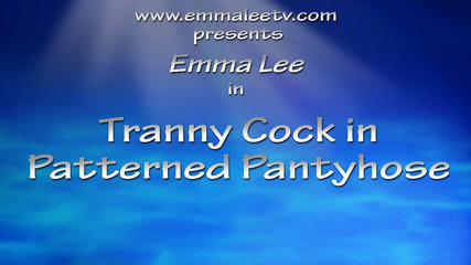 EmmaLeeTV - Nylon Fetish Tranny: Трансвестит Emma Lee с узором в колготках и выпуклость члена