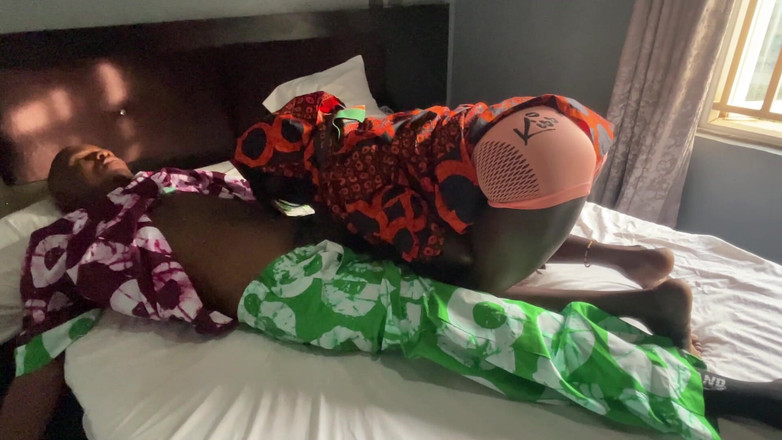 Itxbush: MILF È Stata Scopata Mentre Suo Marito Era via