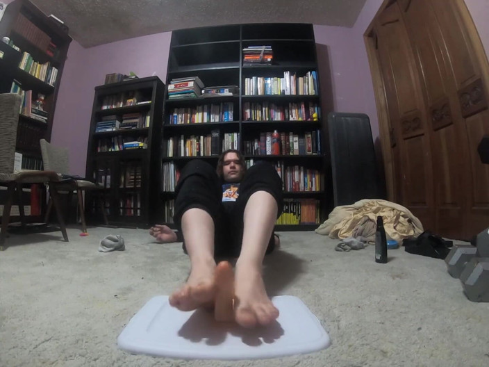 Mr Dimples: Cowok gemuk lagi asik footjob pakai dildo favoritnya
