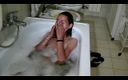 Myclipx Production: Andreea in der dusche