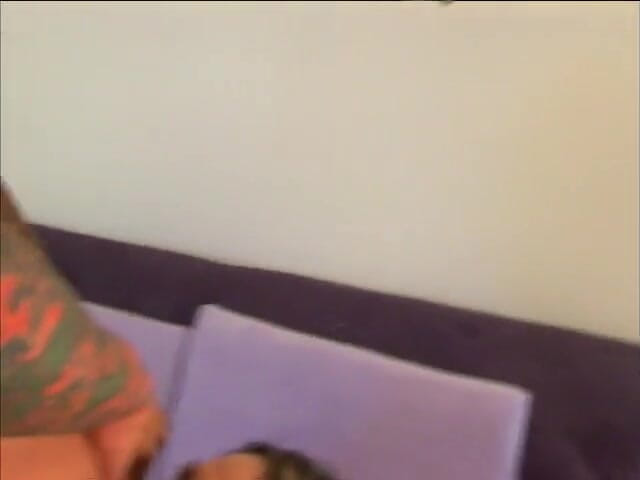Sex Karma: Tetovaný hřebec nechá svého tvrdého ptáka vykouřit do sucha okouzlující...