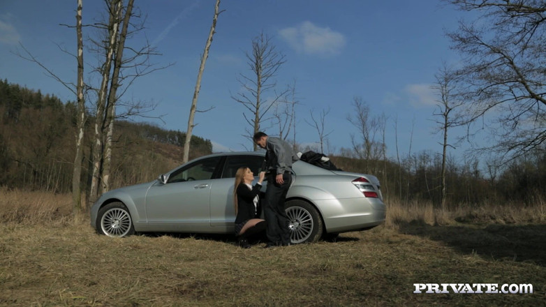 Private.com: Alexis crystal lutscht einen schwanz und wird in einem auto...