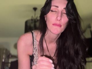 Liza Virgin: Hot milf getting orgasm and sucking dick