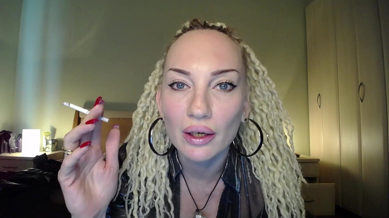 BadAssBitch: 스모크 페티쉬. 이 영상을 반복해서 들이마시고 반복해