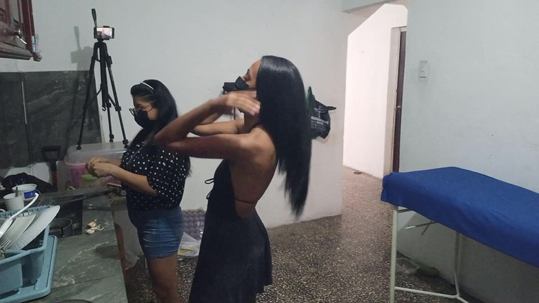 NEGRITA SEXY: 隣人を訪ねていたら、私がとても好きな男性が現れて、私たちを陰鬱にしました