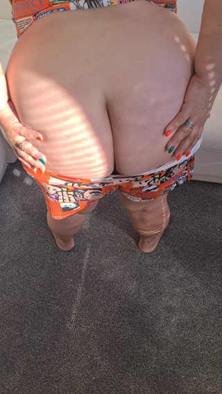 Twinkle Lady VIP: Older BBW Mature Wife Shows Her Naked Big White Ass...
