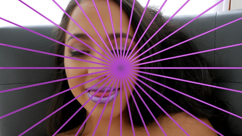 Spankmonster: Mi Ha Doan zkoumá nový fetiš rainblow