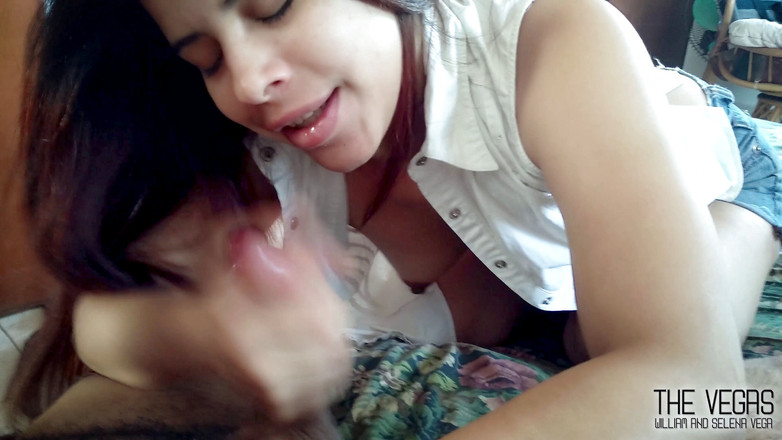 Selena Vega: 내 배다른 여동생은 더러운 자지 빨기