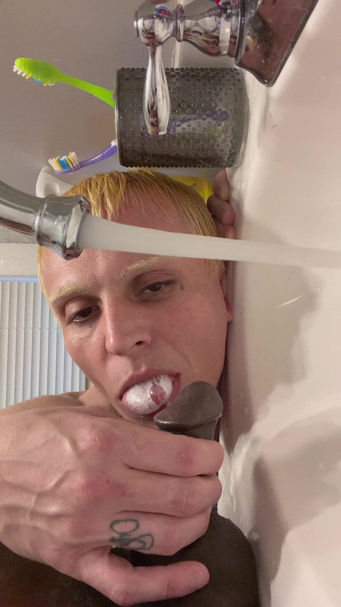 TsAlexiaDream: Une grosse bite noire pisse dans ma bouche