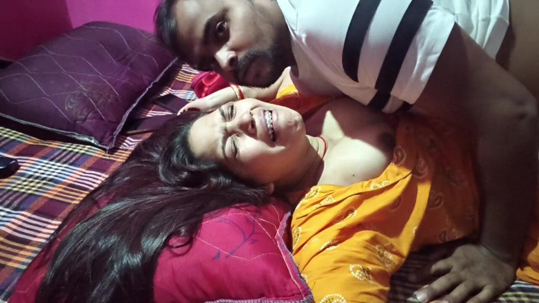 Sona bhabhi: Sona เซ็กซี่ถูกพี่เขยเย็ดโหด ๆ ตอนที่พี่สาวไม่อยู่บ้าน