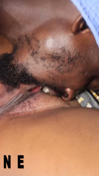 African Madam & Her Houseboy - Passionerad missionärsex - Full 22-minuters scen