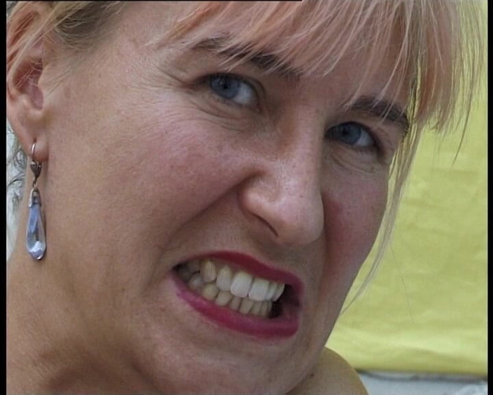 YOUR FIRST PORN: इतना हस्तमैथुन करती eine Reife Frau - इस तरह एक परिपक्व महिला हस्तमैथुन करती है