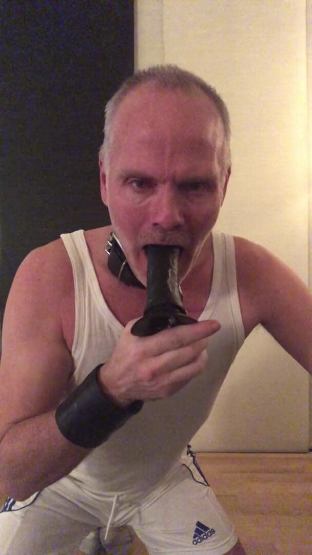 Exhibitionslutty: Me, ride and suck dildo - solo