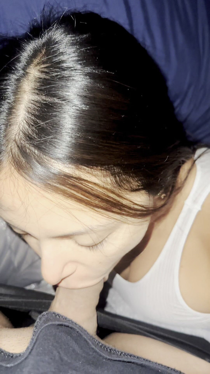 BrandySalazar: Undergiven latina suger av dom och sväljer sin fulla belastning