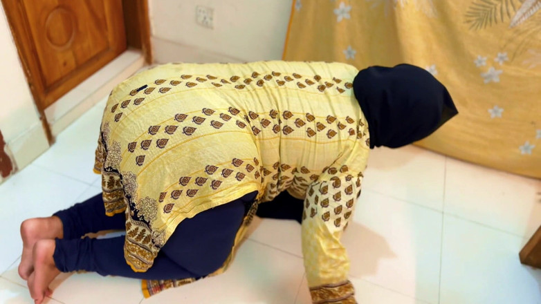 Aria Mia: Arab Hot Maid Stuck: Please Hurry up &amp; Fuck My Big...
