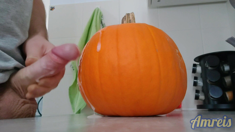 Amreis: Kolejny halloweenowy orgazm. Pulsujące i grube na dyni.