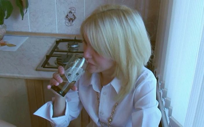 Russian sluts: That horny blondie doesn&amp;#039;t like the taste of her boyfriend&amp;#039;s...